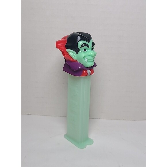 2010 Halloween Pez Dispenser Dracula the Vampire Glow In The Dark - Picture 3 of 5